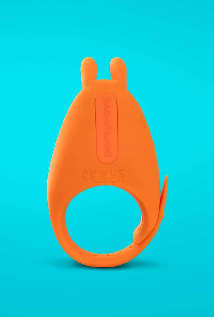 Anel peniano vibratório cor laranja Belt com controle remoto em fundo azul, pantynova | Sex Shop Produtos Eróticos Online