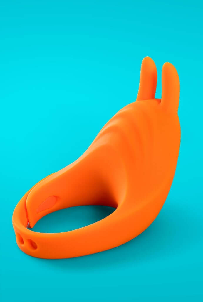 Anel peniano vibratório Belt laranja com design ergonômico em fundo azul, pantynova | Sex Shop Produtos Eróticos Online