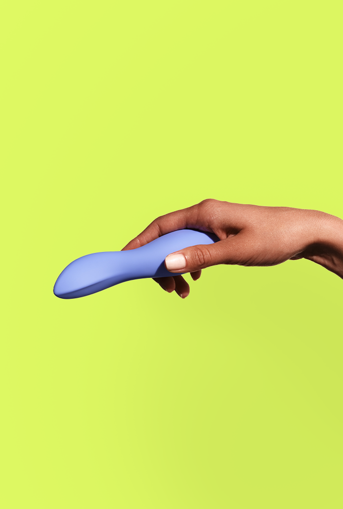 Vibrador DIP marca DAME foto lilás nas mãos, pantynova | Sex Shop Produtos Eróticos Online