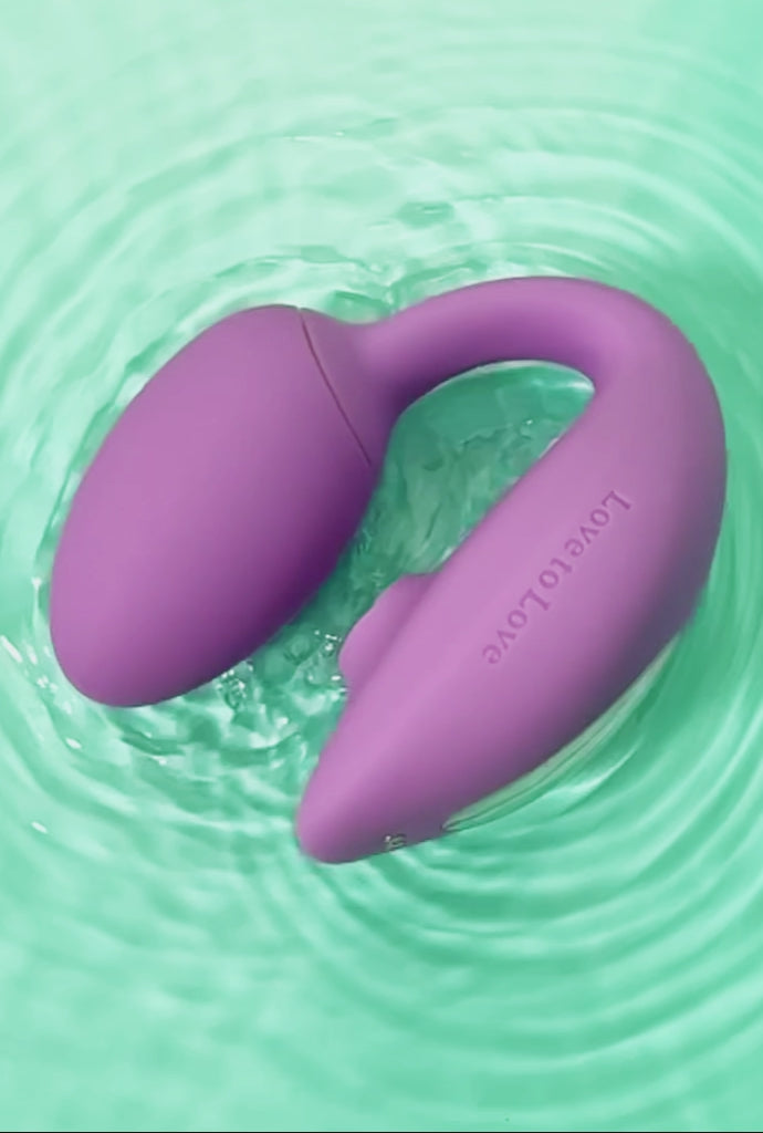 Calcinha Vibratória e Sugador de Clitóris Wonderlove na água, pantynova | Sex Shop Produtos Eróticos Online