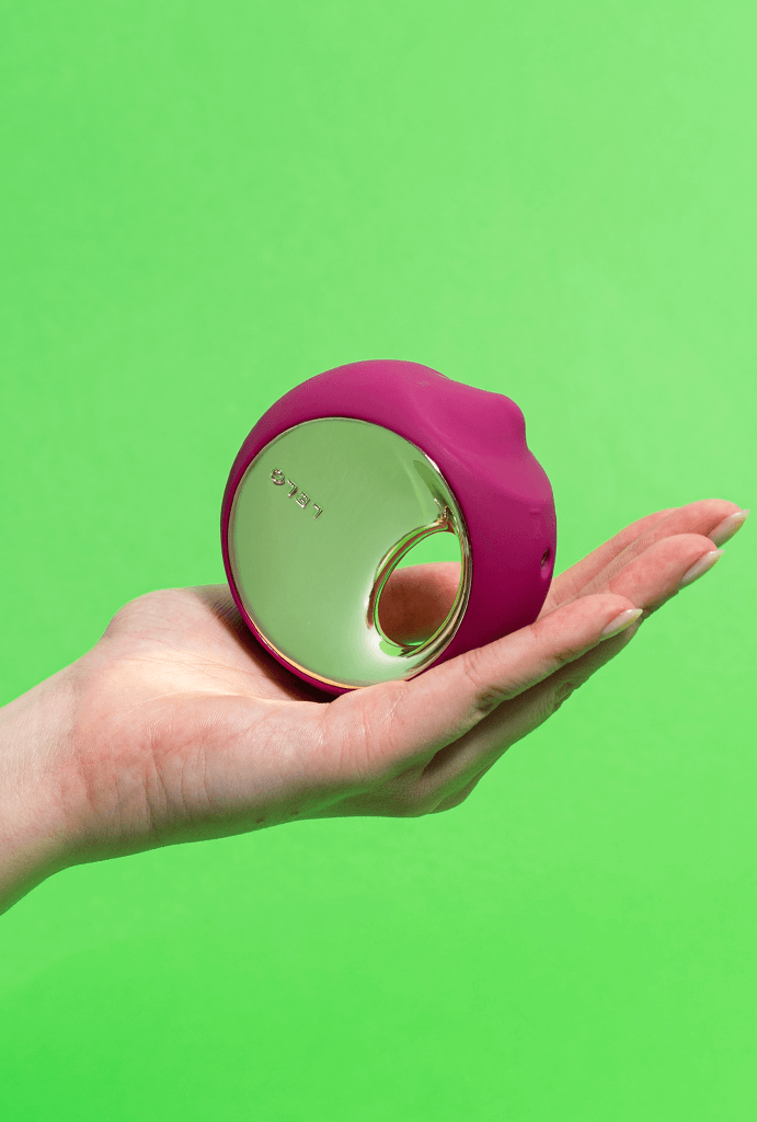 Vibrador Simulador de Sexo Oral, foto nas mãos, pantynova | Sex Shop Produtos Eróticos Online