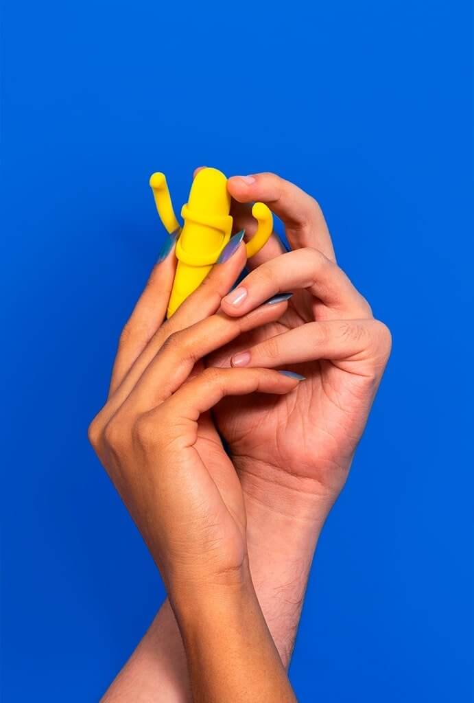 Vibrador Bullet - Clits vibrador bullet - Imagem Mãos - pantynova | Sex Shop Produtos Eróticos Online